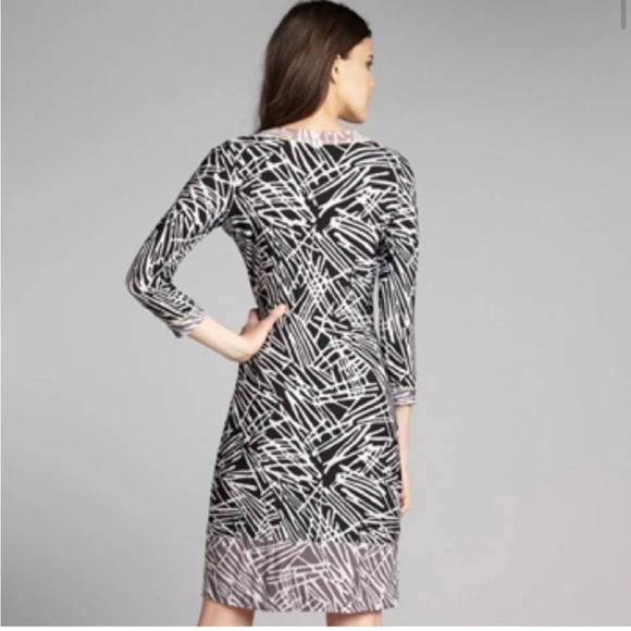 BCBG maxazria black white tan abstract patterned wrap dress long sleeve sm - Picture 3 of 9